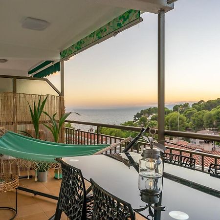 Beach Front Retro Hideaway In Salou Extérieur photo