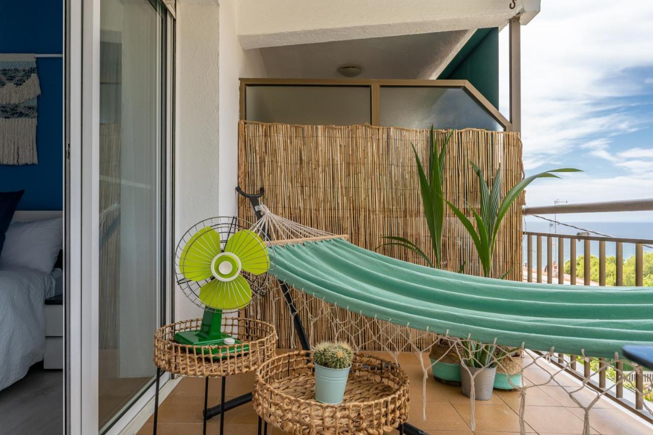 Beach Front Retro Hideaway In Salou Extérieur photo