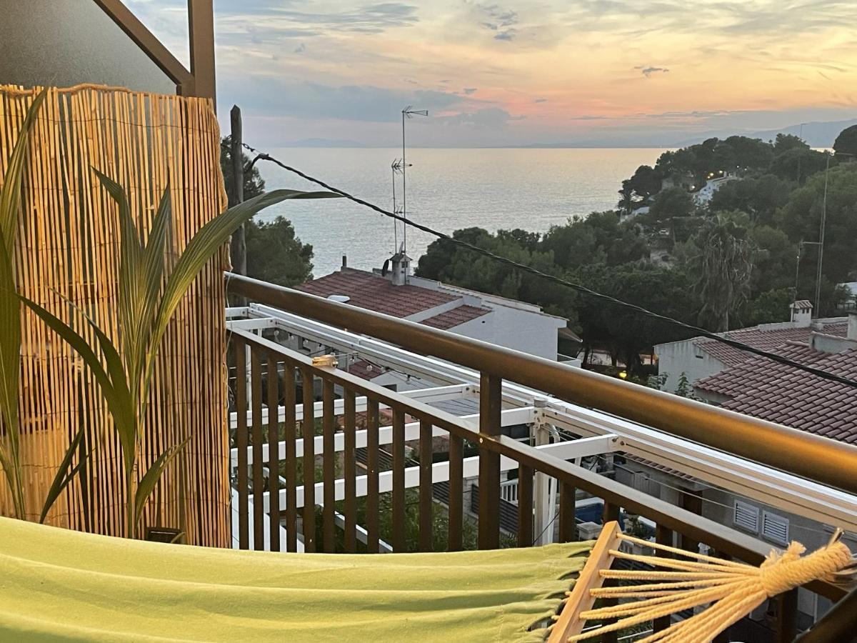 Beach Front Retro Hideaway In Salou Extérieur photo