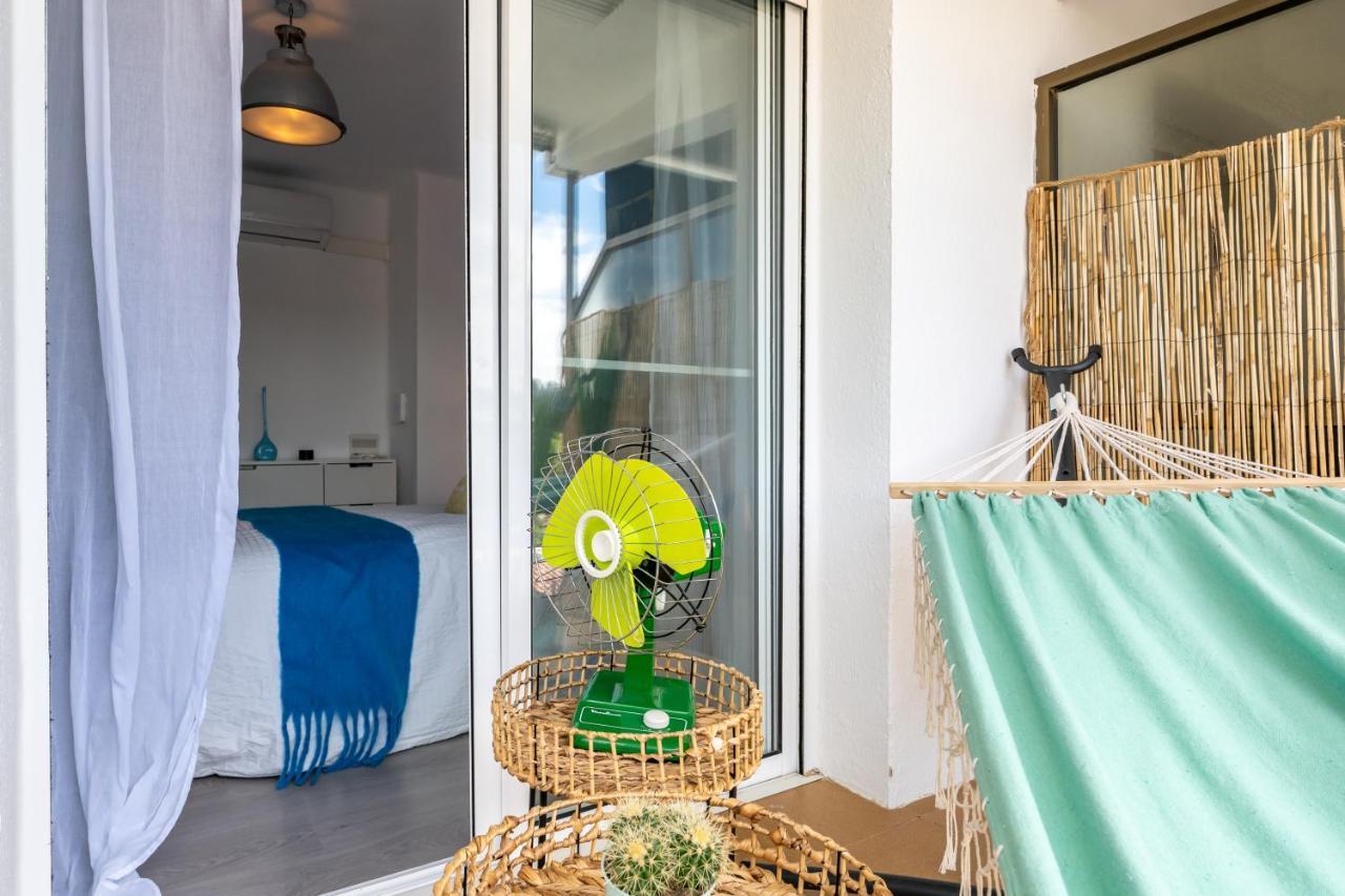 Beach Front Retro Hideaway In Salou Extérieur photo