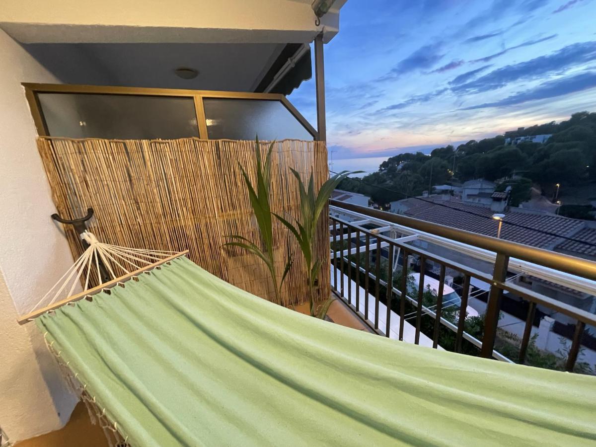 Beach Front Retro Hideaway In Salou Extérieur photo