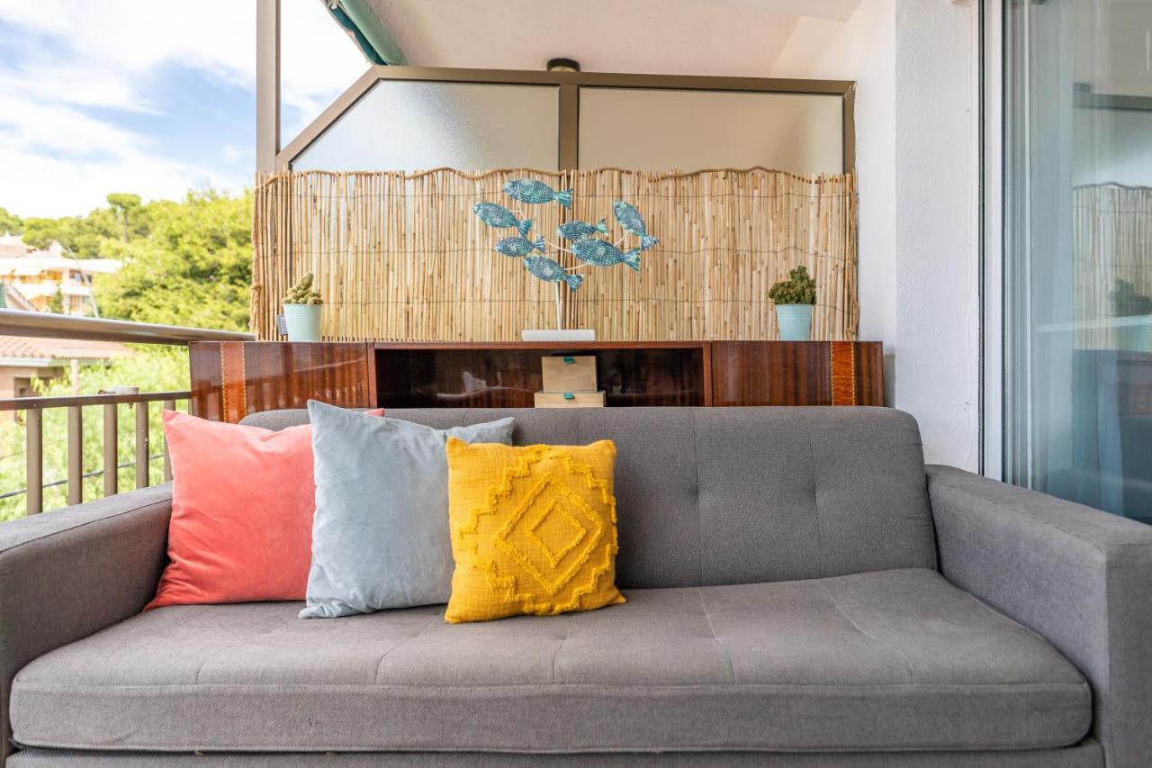 Beach Front Retro Hideaway In Salou Extérieur photo