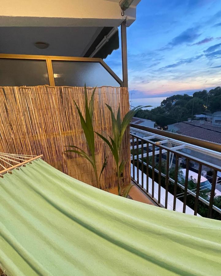 Beach Front Retro Hideaway In Salou Extérieur photo