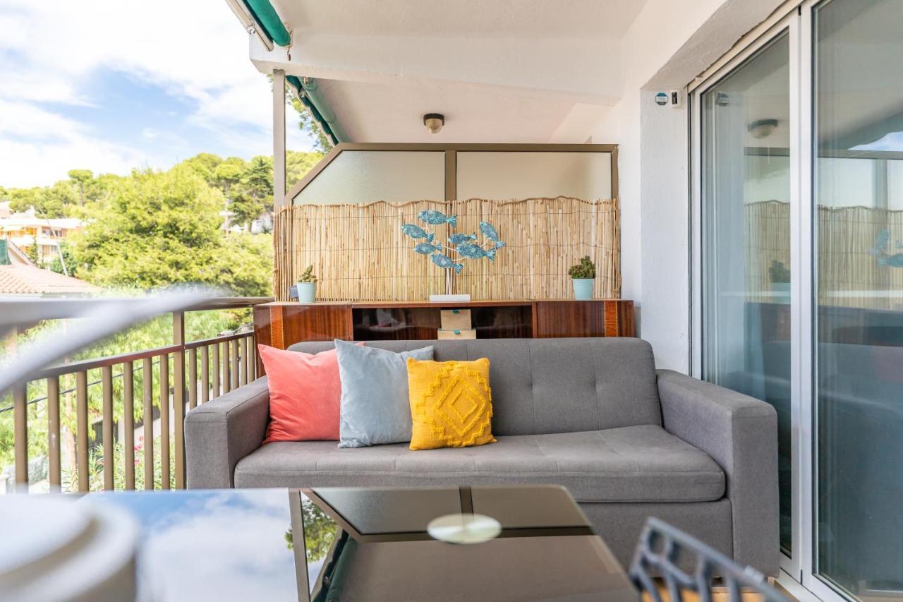 Beach Front Retro Hideaway In Salou Extérieur photo