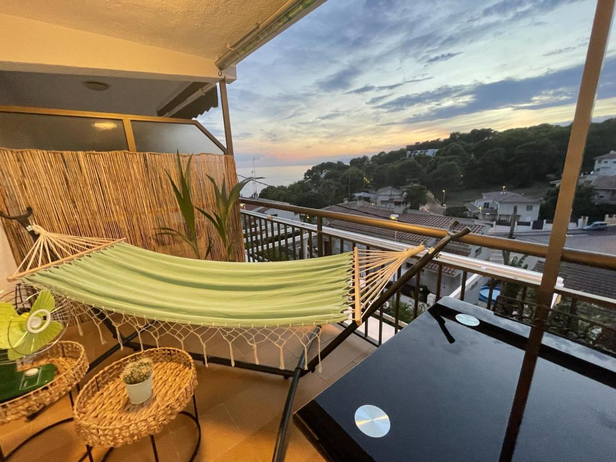 Beach Front Retro Hideaway In Salou Extérieur photo